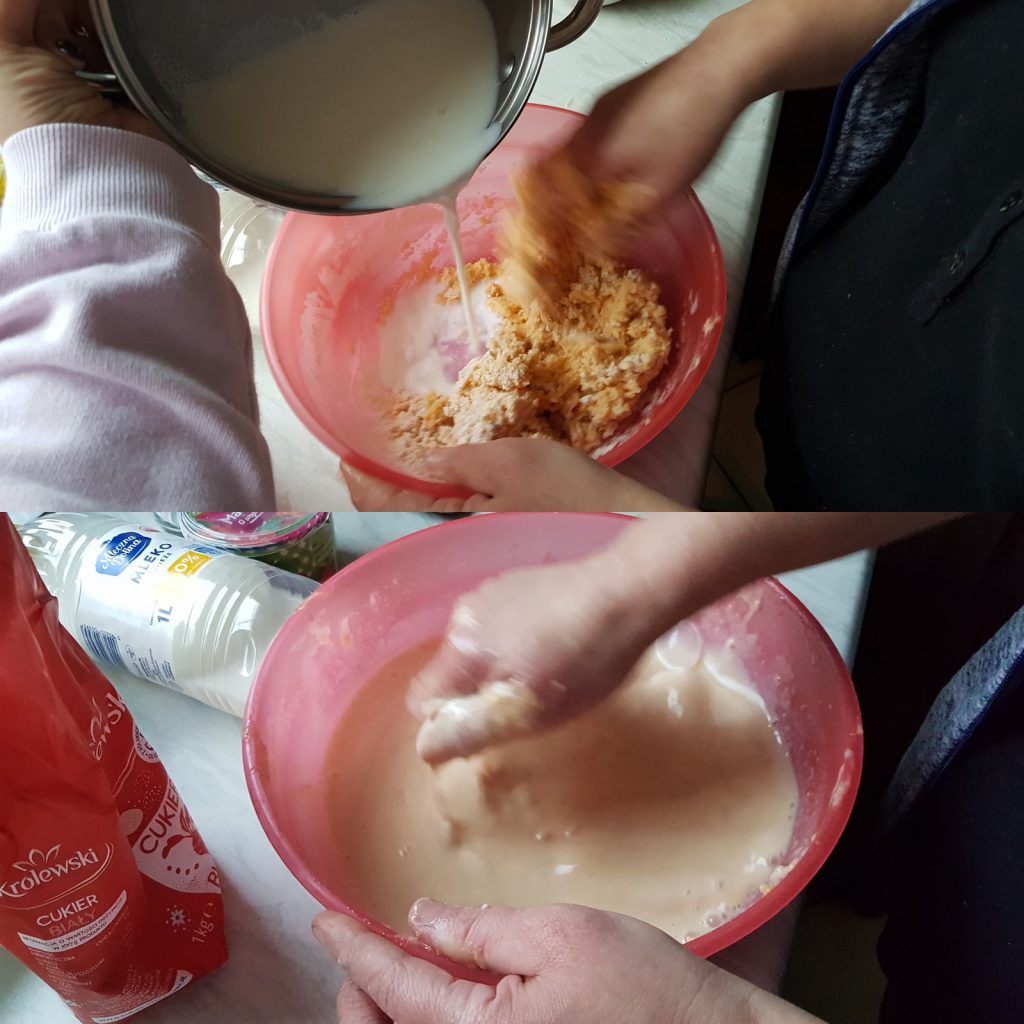 Przepis na domowe pączki - dodawanie mleka
